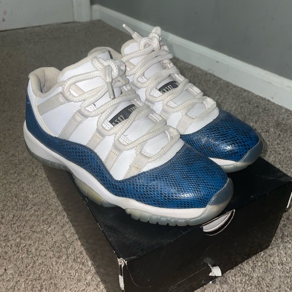 Air Jordan 11 Retro Low LE GS - Picture 2 of 8
